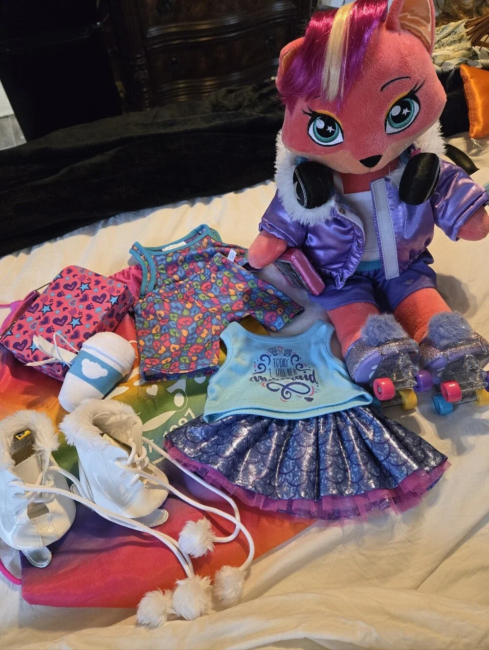 Build-A-Bear Honey Girls Viv Fox Plush 15 Pc Lot Skates Headphones EUC